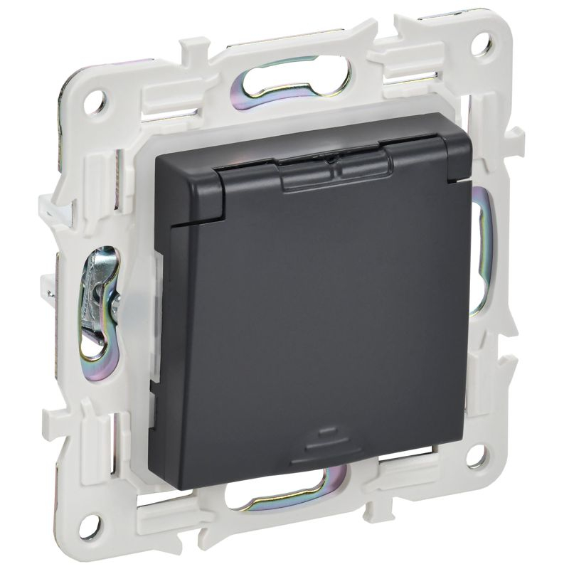 SKANDY Розетка 1-местная с заземлением с защитными шторками и крышкой 16А IP44 SK-R11T титан IEK