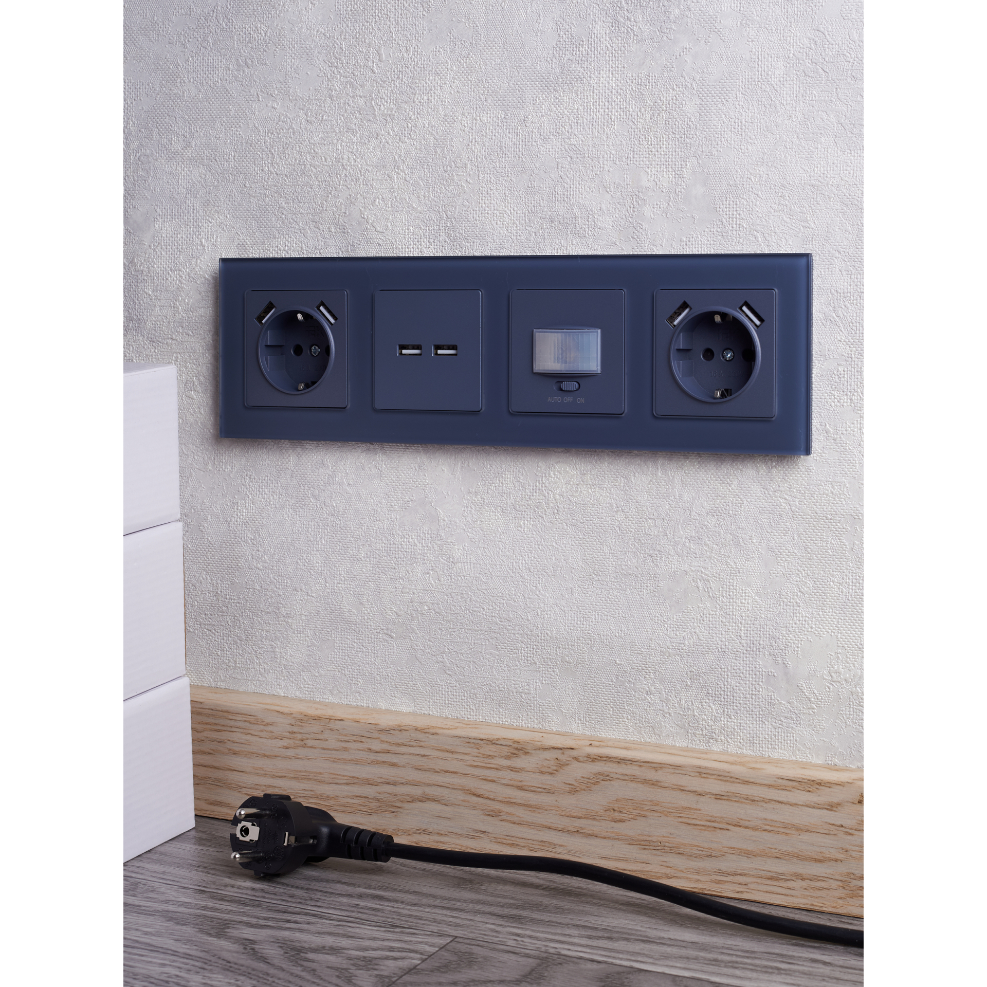 BRITE Розетка 1-местная с заземлением с защитными шторками 16А с USB A+A 5В 3,1А РЮш10-2-БрМ маренго IEK