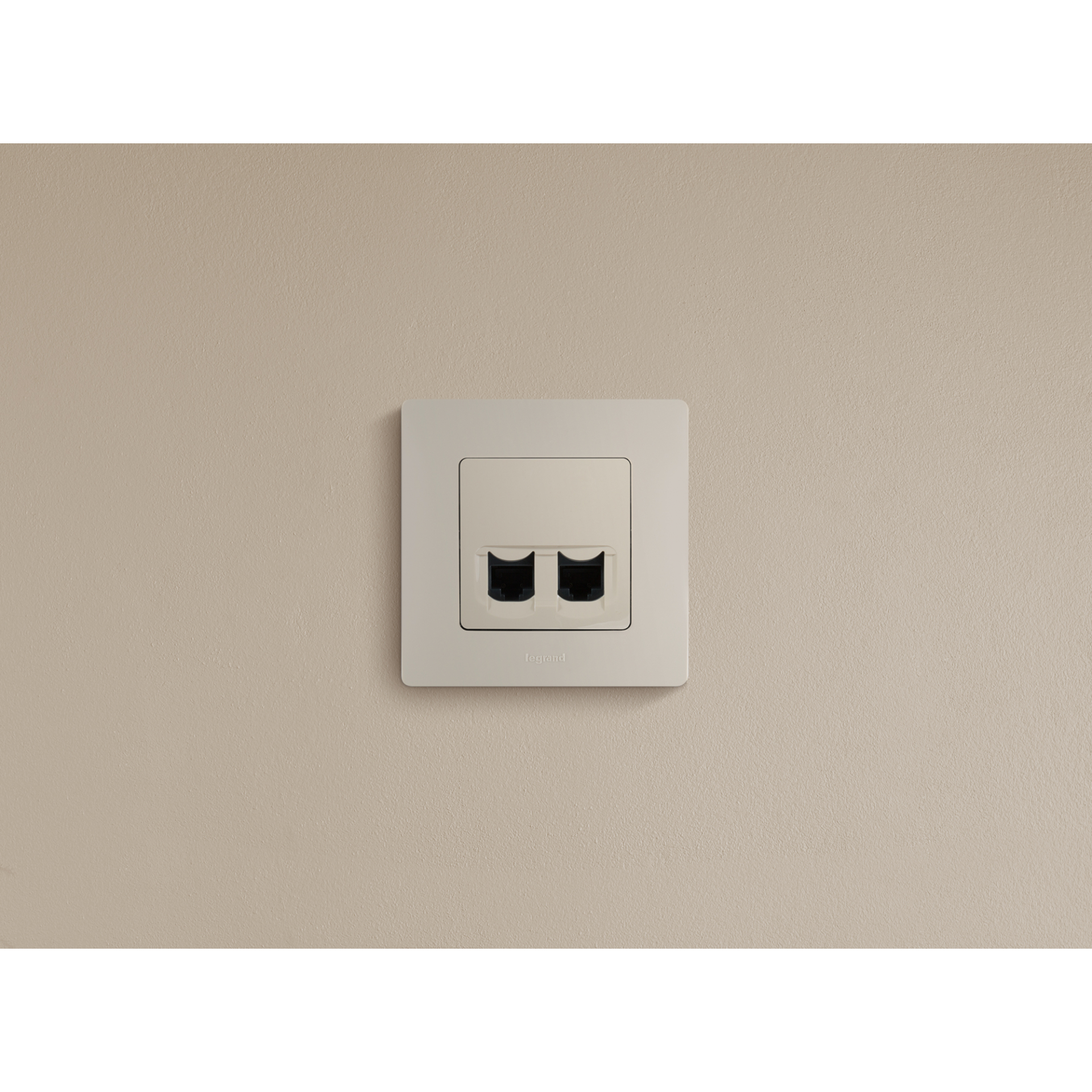 ETIKA Розетка компьютерная двойная RJ45 категория 5Е UTP слоновая кость
