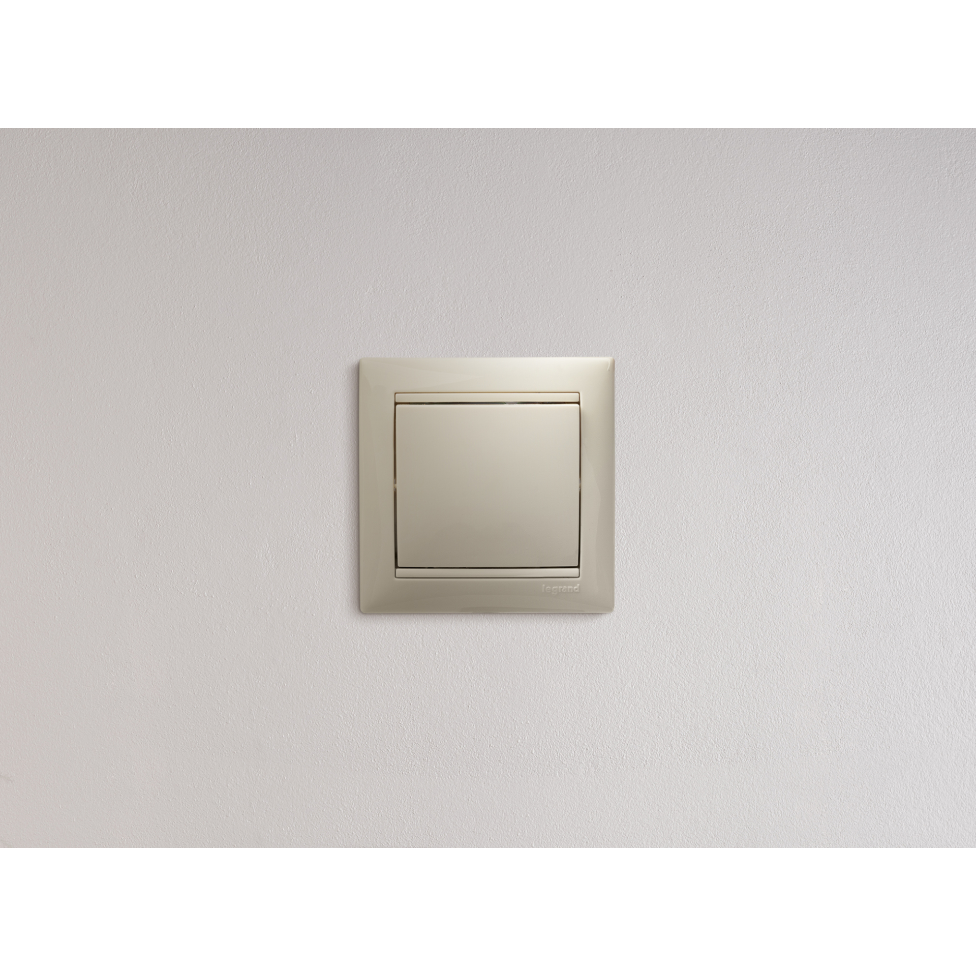 VALENA DIY Переключатель 1-клавишный перекрестный схема 7 10АХ слоновая кость