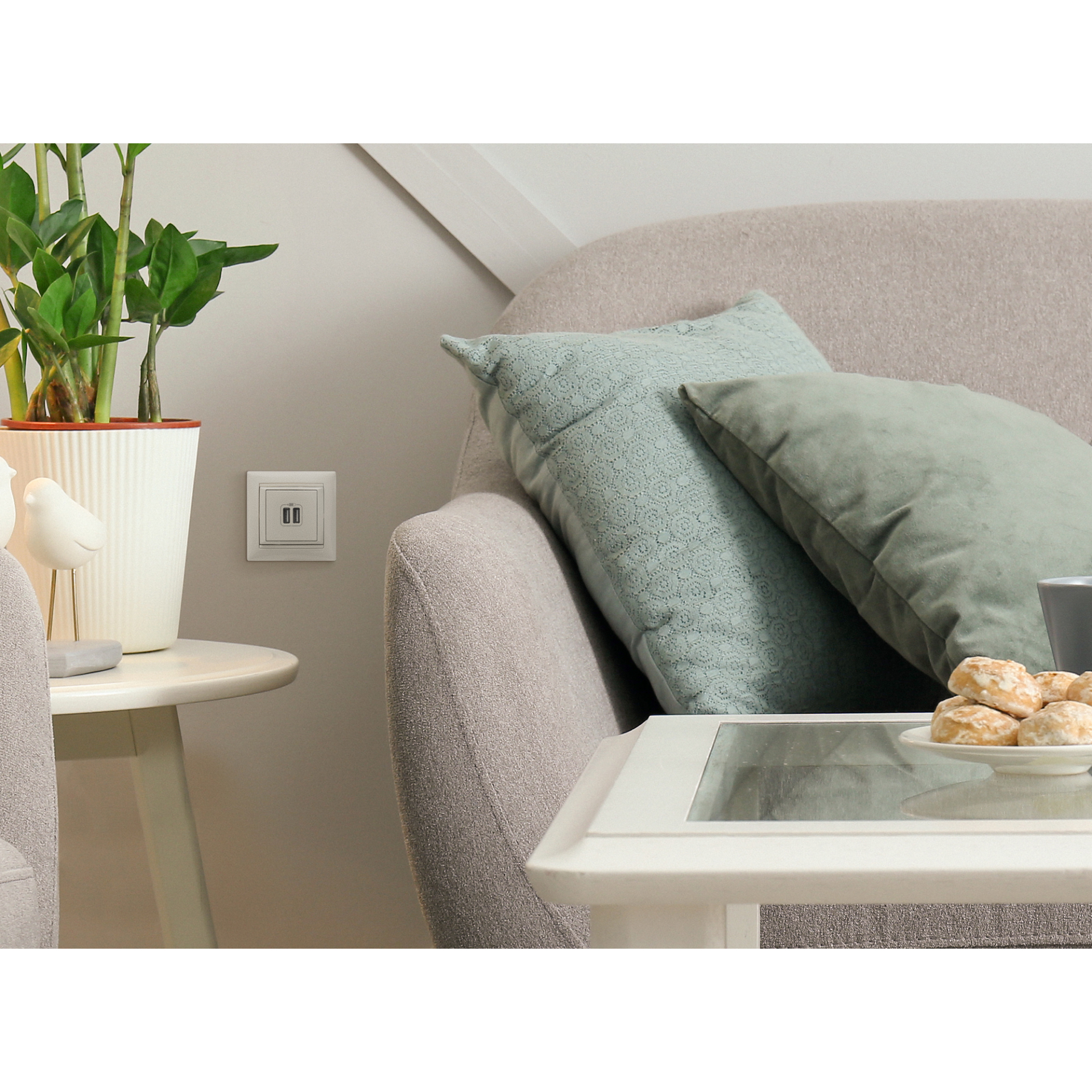 VALENA Розетка USB A+A 15Вт слоновая кость