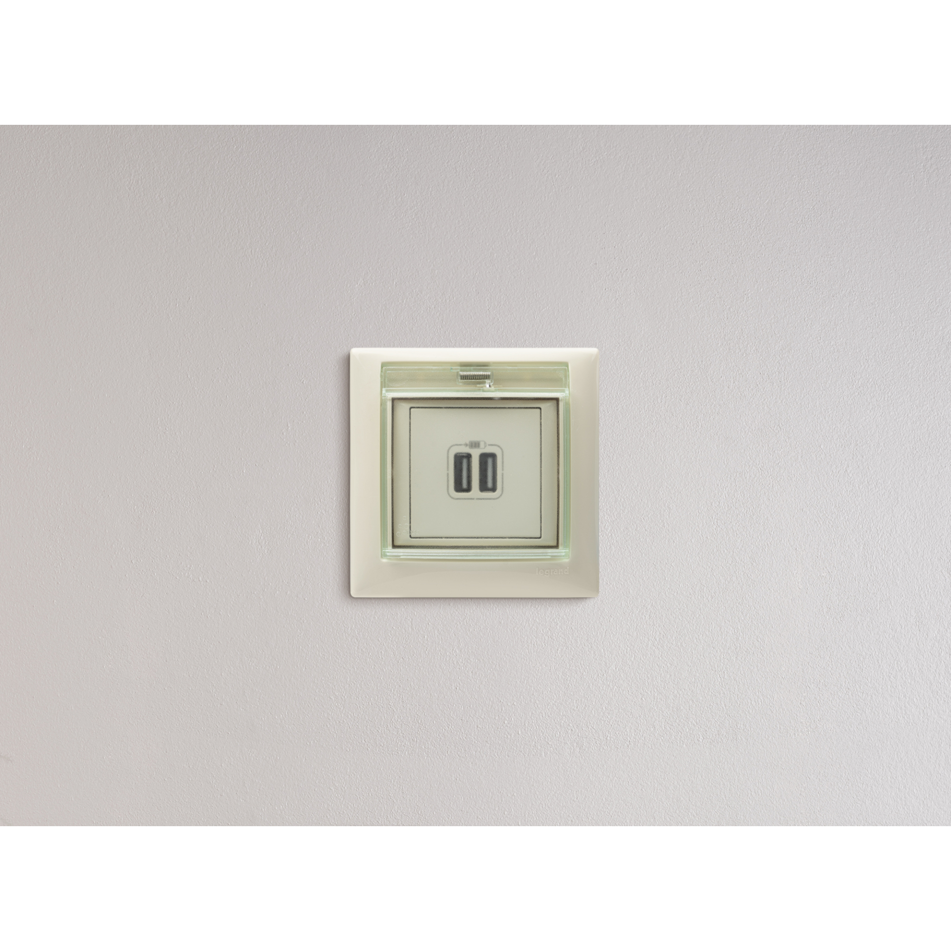 VALENA Розетка USB A+A 15Вт слоновая кость