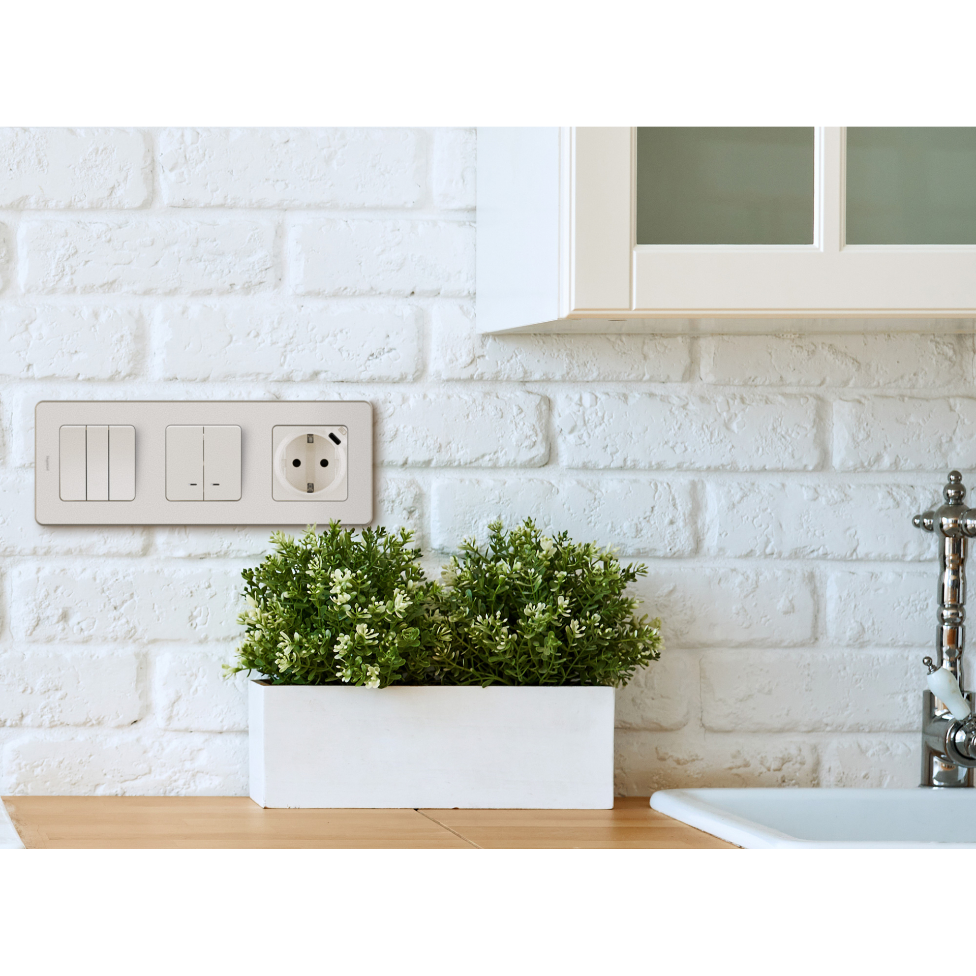 INSPIRIA Выключатель 3-клавишный схема 05 20АХ слоновая кость