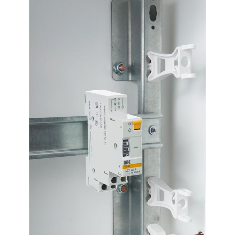 Таймер ТО47 освещения 16А 230В на DIN-рейку IEK