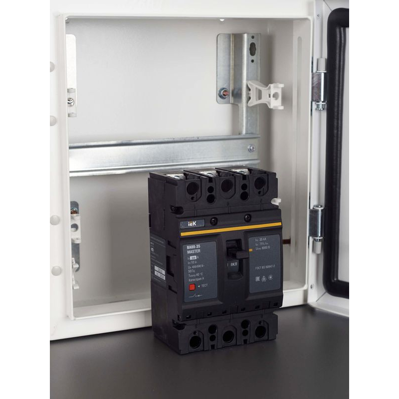 Выключатель автоматический ВА88-35 3Р 250А 35кА MASTER IEK