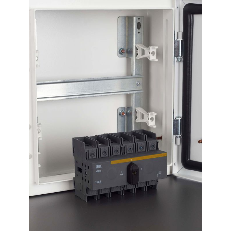Выключатель-разъединитель модульный ВРМ-3 3P 125А IEK