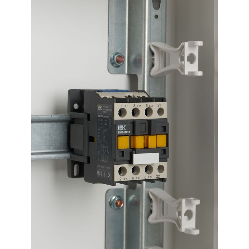 Контактор КМИ-11811 18А 230В/АС3 1NC IEK