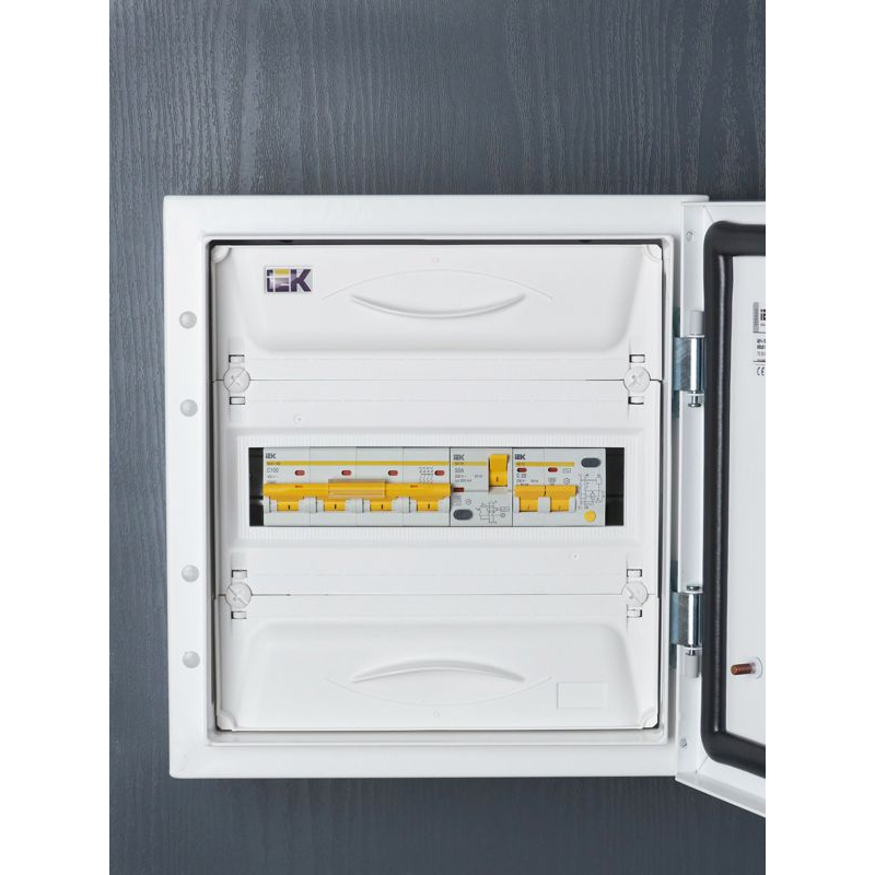 KARAT Автоматический выключатель ВА47-100 4P C 100А 10кА IEK