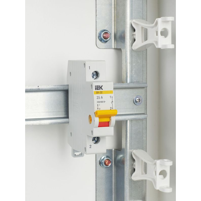 KARAT Выключатель нагрузки (мини-рубильник) ВН-32 1P 25А IEK