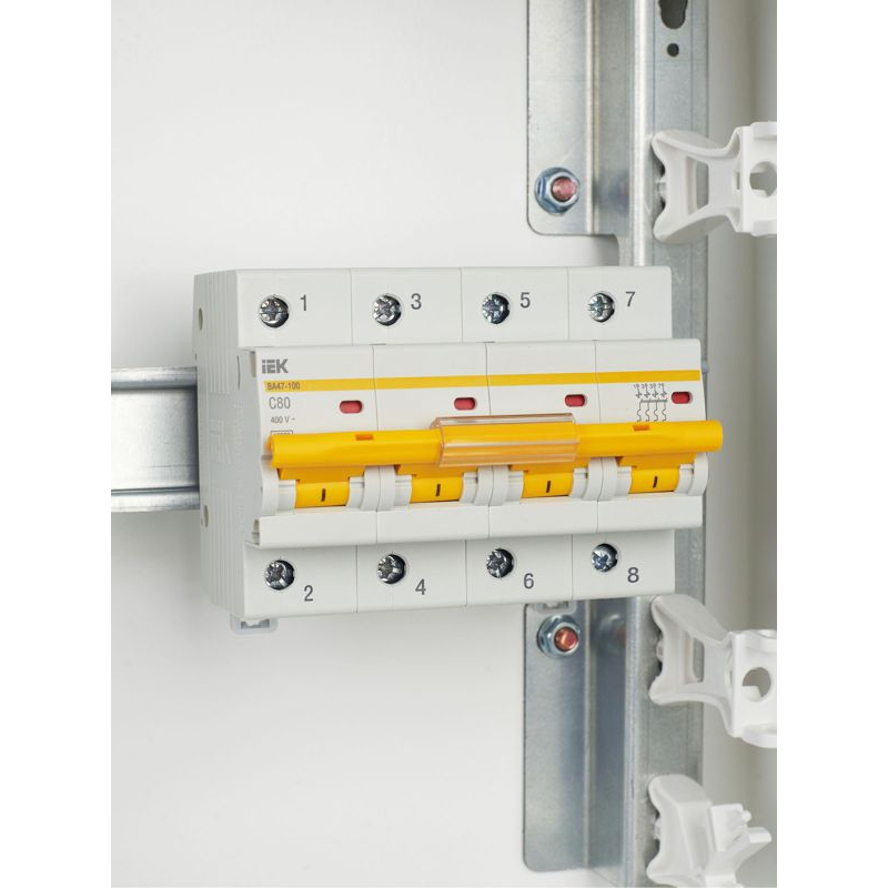 KARAT Автоматический выключатель ВА47-100 4P C 80А 10кА IEK