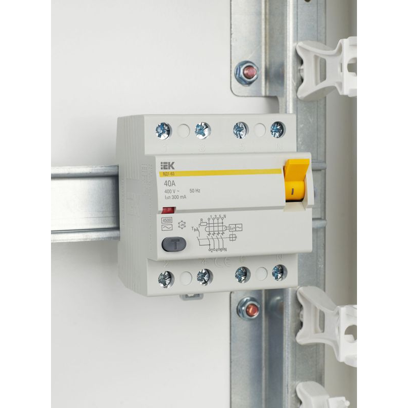 Выключатель дифференциальный (УЗО) ВД1-63 4Р 40А 300мА IEK