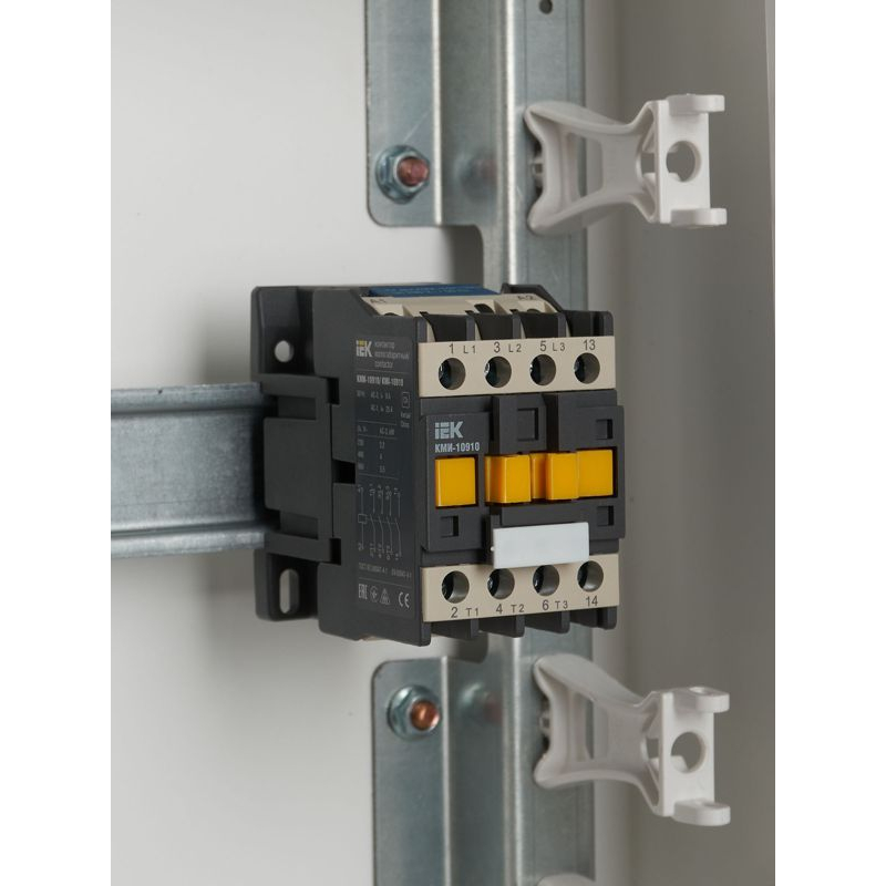 Контактор КМИ-10910 9А 230В/АС3 1NO IEK