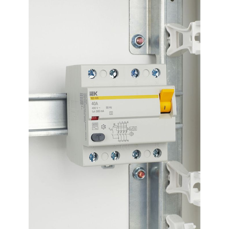 Выключатель дифференциальный (УЗО) ВД1-63S 4Р 40А 300мА IEK