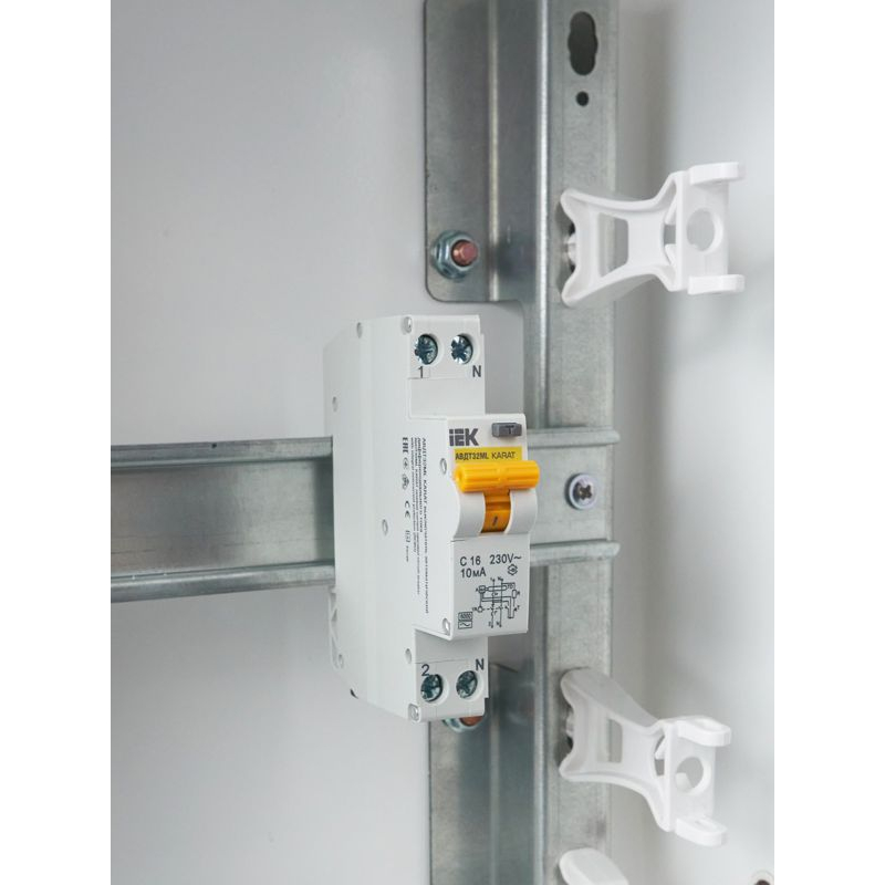 Выключатель автоматический дифференциального тока АВДТ32МL C16 10мА KARAT IEK