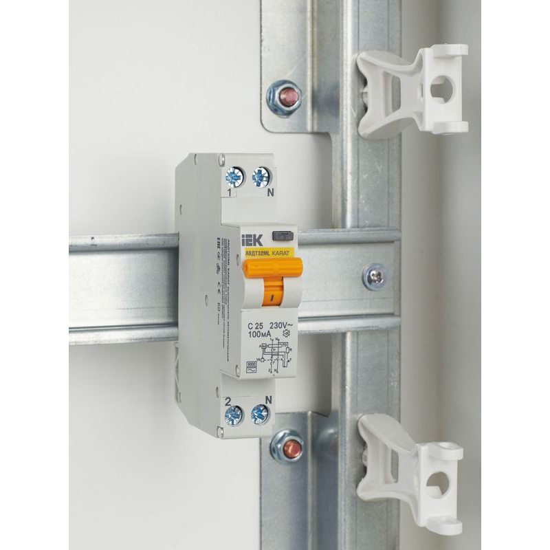 Выключатель автоматический дифференциального тока АВДТ32МL C25 100мА KARAT IEK