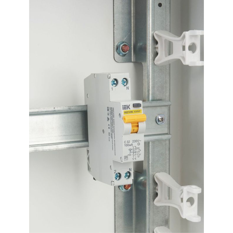 Выключатель автоматический дифференциального тока АВДТ32МL C32 100мА KARAT IEK