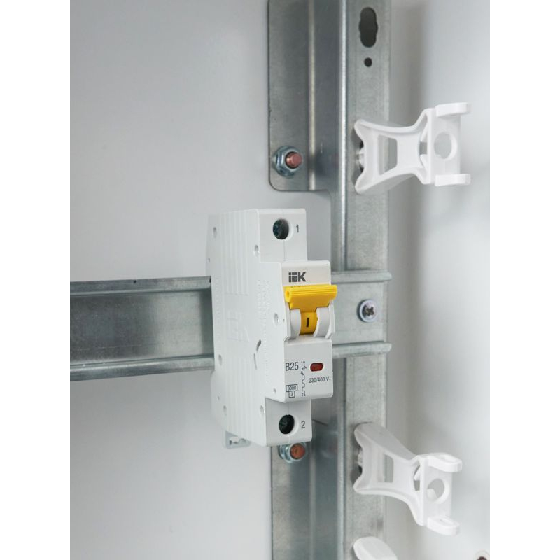 KARAT Автоматический выключатель ВА47-60M 1P B 25А 6кА IEK