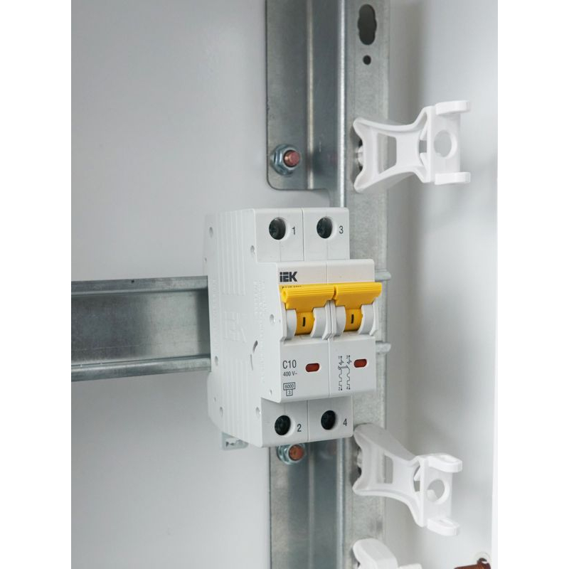 KARAT Автоматический выключатель ВА47-60M 2P C 10А 6кА IEK