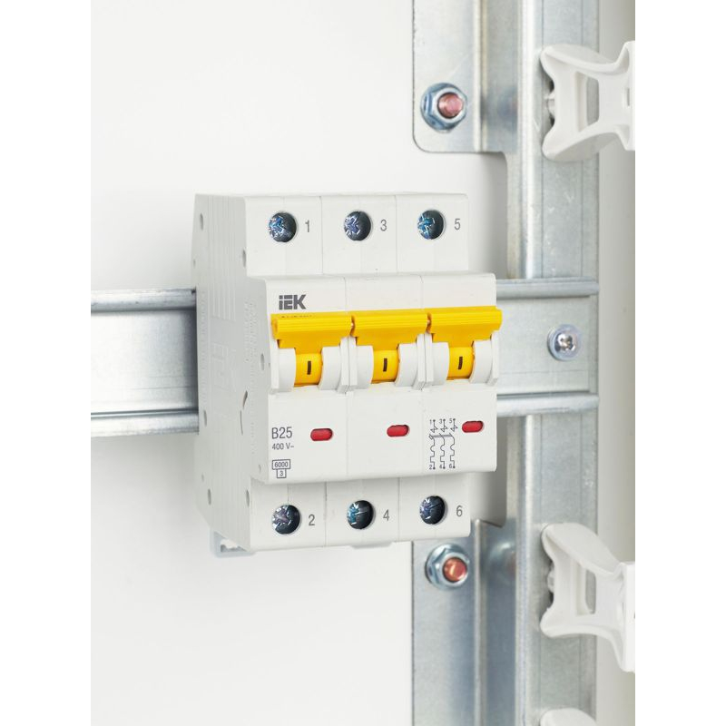 KARAT Автоматический выключатель ВА47-60M 3P B 25А 6кА IEK