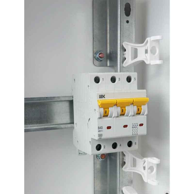 KARAT Автоматический выключатель ВА47-60M 3P B 40А 6кА IEK