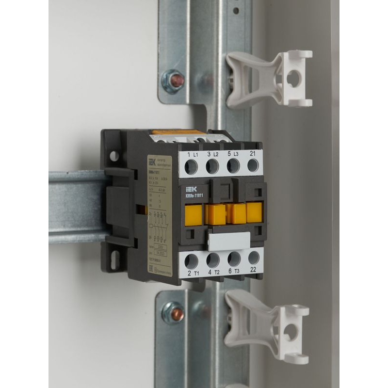 Контактор КМИе-11811 18А 230В/АС3 1NC GENERICA