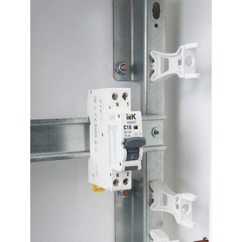 ARMAT Автоматический выключатель дифференциального тока B06S 1P+NP C16 30мА тип AC (18мм) IEK