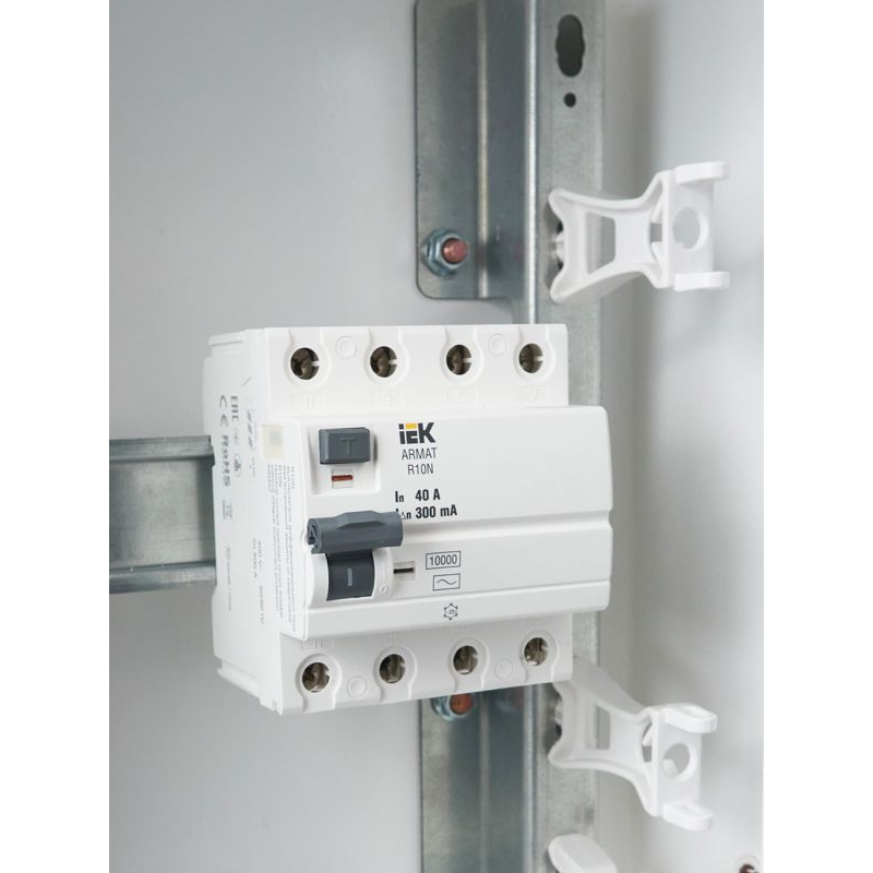 ARMAT Выключатель дифференциального тока R10N 4P 40А 300мА тип AC IEK