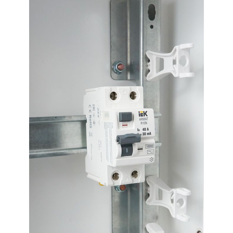 ARMAT Выключатель дифференциального тока R10N 2P 40А 30мА тип AC IEK