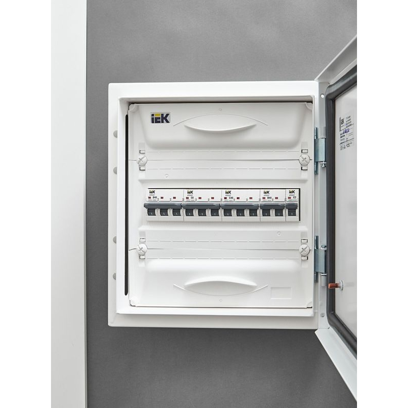 ARMAT Автоматический выключатель M06N 3P C 6А IEK