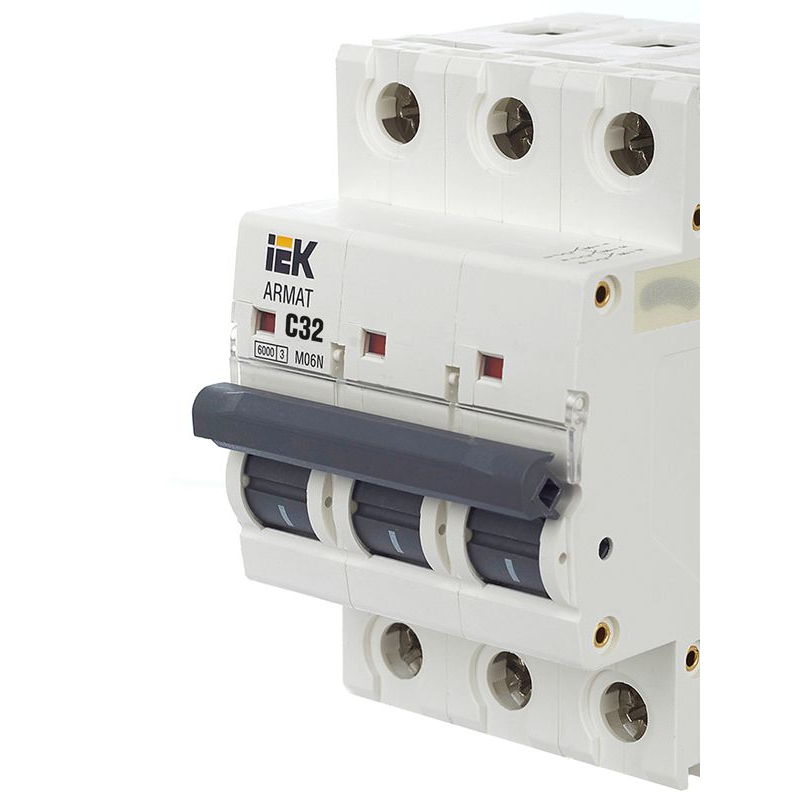 ARMAT Автоматический выключатель M06N 3P C 32А IEK