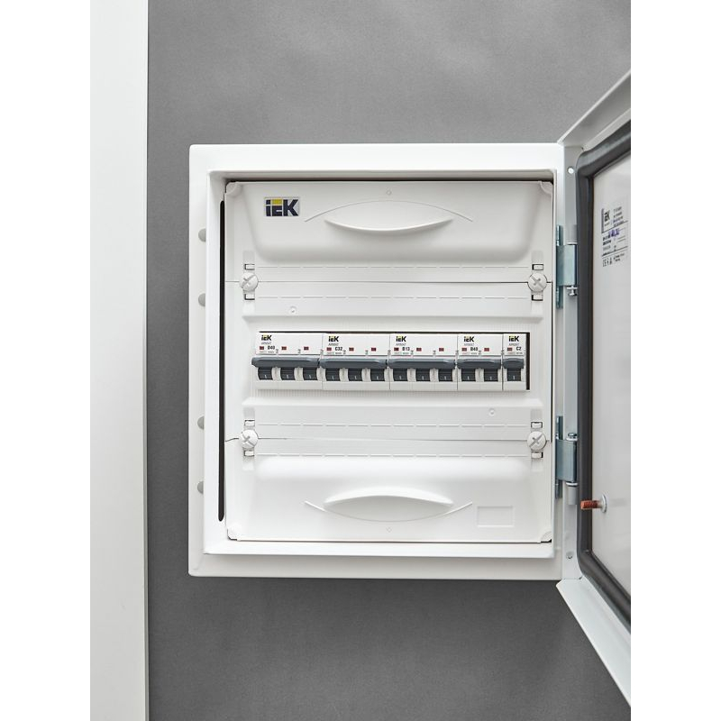 ARMAT Автоматический выключатель M06N 3P C 32А IEK