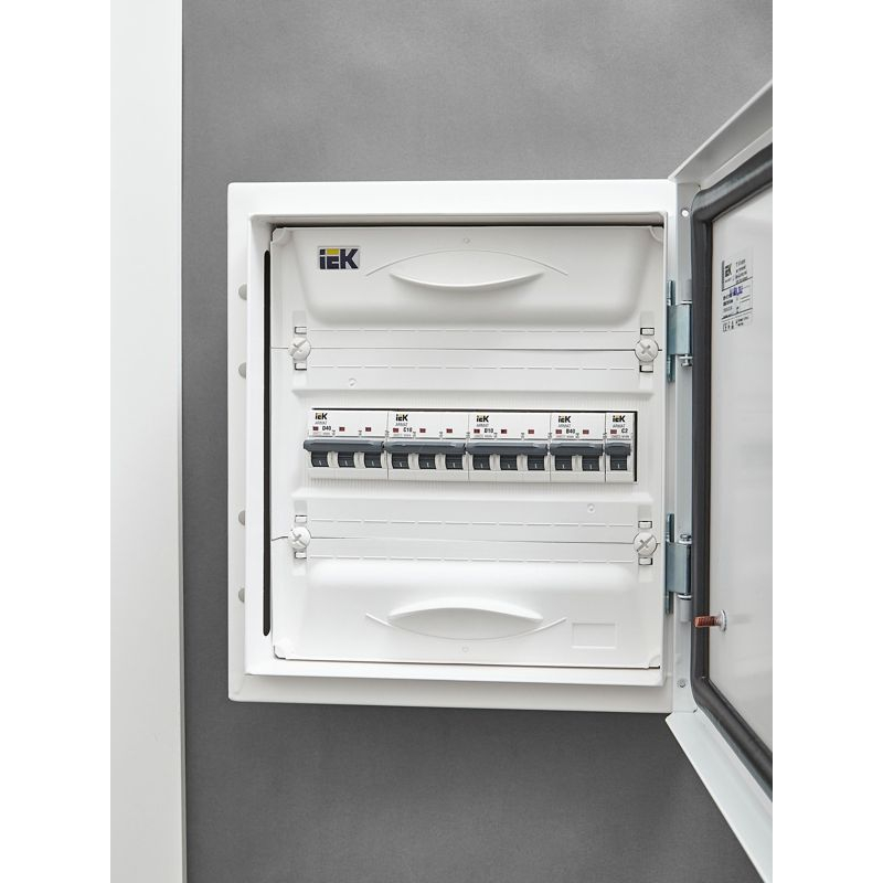 ARMAT Автоматический выключатель M06N 3P C 10А IEK