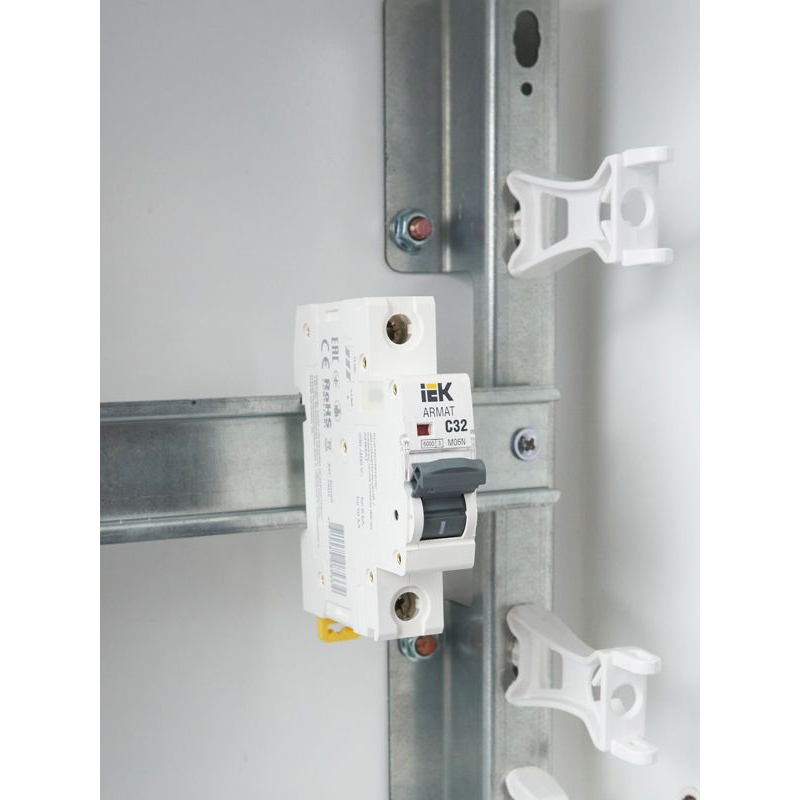 ARMAT Автоматический выключатель M06N 1P C 32А IEK