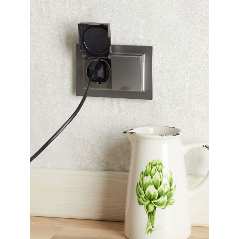 BRITE Розетка 2-местная с заземлением с защитными шторками и крышкой 16А в сборе IP44 РСбш12-3-44-БрС сталь IEK