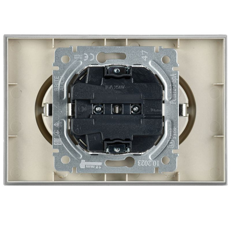 BRITE Розетка 2-местная с заземлением с защитными шторками 16А в сборе РСш12-3-БрА алюминий IEK