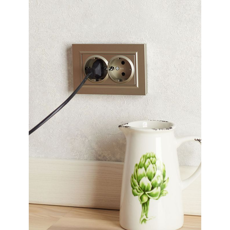 BRITE Розетка 2-местная с заземлением без защитных шторок 16А в сборе РС12-3-БрШ шампань IEK