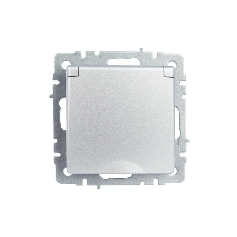 BRITE Розетка 1-местная с заземлением с защитными шторками и крышкой 16А IP20 РСбш10-3-БрА алюминий IEK