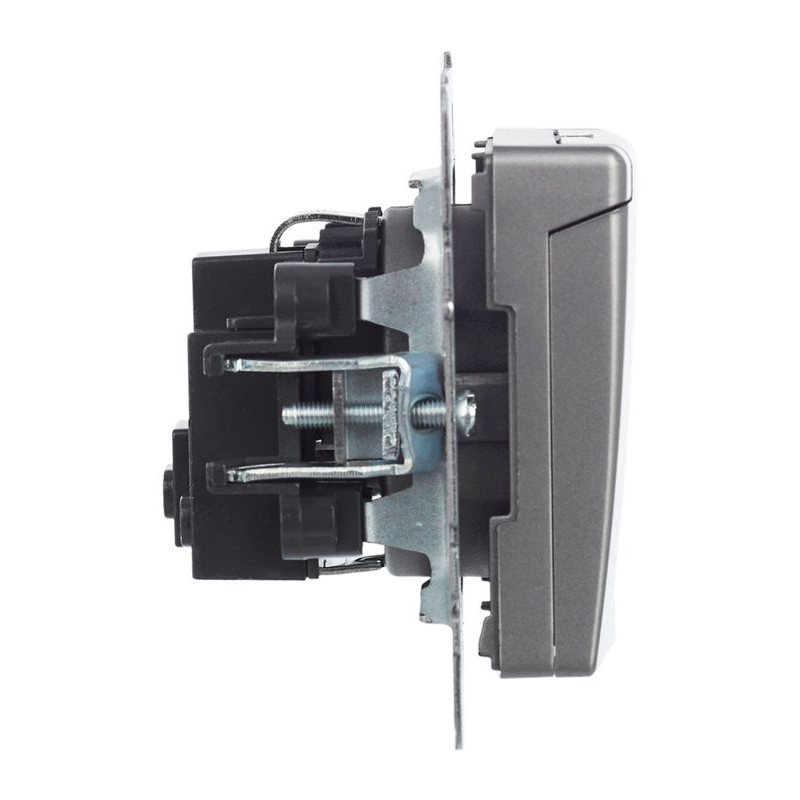 BRITE Розетка 1-местная с заземлением с защитными шторками и крышкой 16А IP20 РСбш10-3-БрС сталь IEK