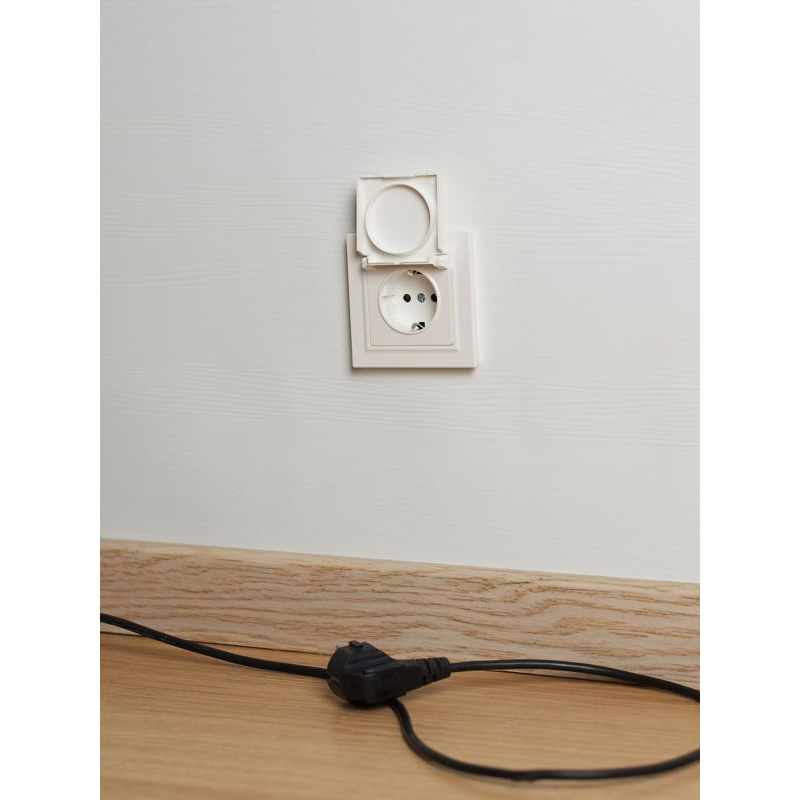 BRITE Розетка 1-местная с заземлением с защитными шторками и крышкой 16А IP20 РСбш10-3-БрЖ жемчуг IEK