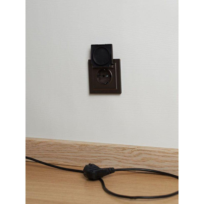 BRITE Розетка 1-местная с заземлением с защитными шторками и крышкой 16А IP20 РСбш10-3-БрТБ темная бронза IEK