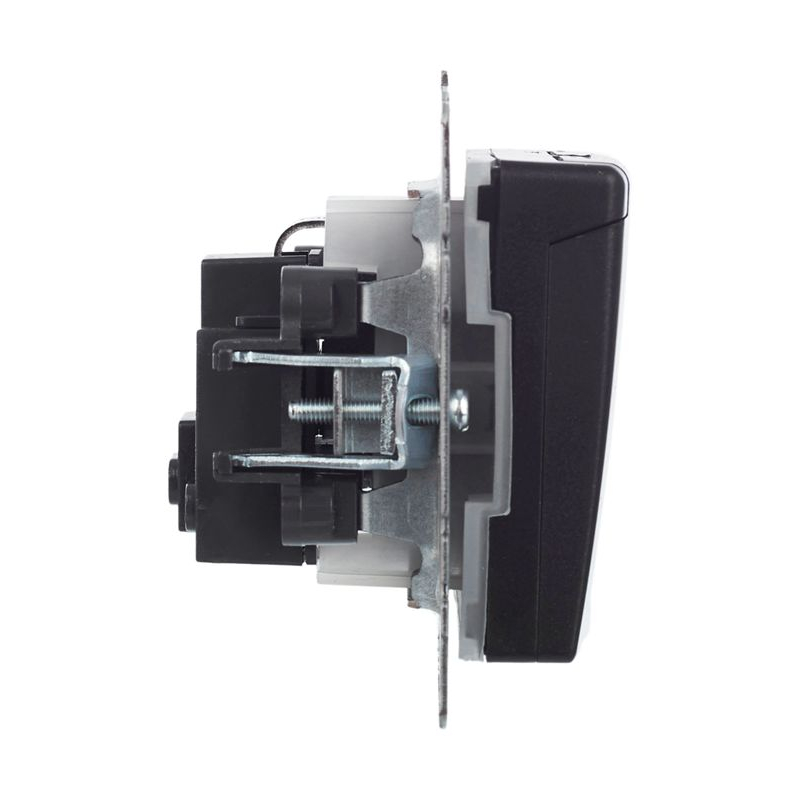 BRITE Розетка 1-местная с заземлением с защитными шторками и крышкой 16А IP44 РСбш10-3-44-БрЧ черный IEK