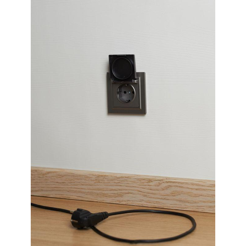 BRITE Розетка 1-местная с заземлением с защитными шторками и крышкой 16А IP44 РСбш10-3-44-БрС сталь IEK