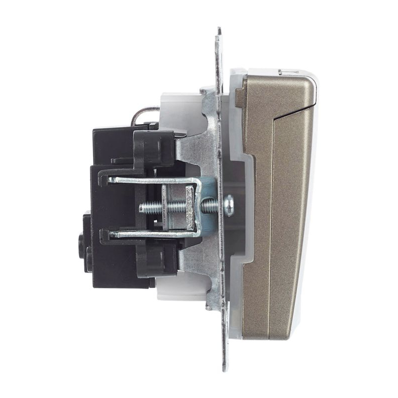 BRITE Розетка 1-местная с заземлением с защитными шторками и крышкой 16А IP44 РСбш10-3-44-БрШ шампань IEK