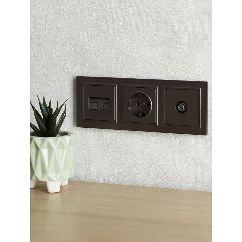 BRITE Рамка 3-местная РУ-3-БрТБ темная бронза IEK