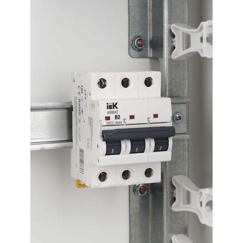 ARMAT Автоматический выключатель M06N 3P B 2А IEK