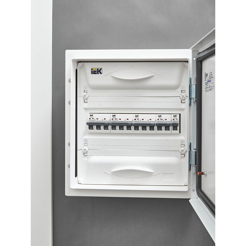 ARMAT Автоматический выключатель M06N 3P B 4А IEK