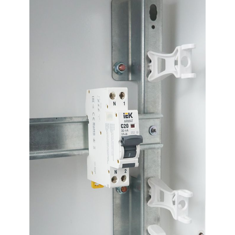 ARMAT Автоматический выключатель дифференциального тока B06S 1P+NP C20 30мА тип AC (18мм) IEK