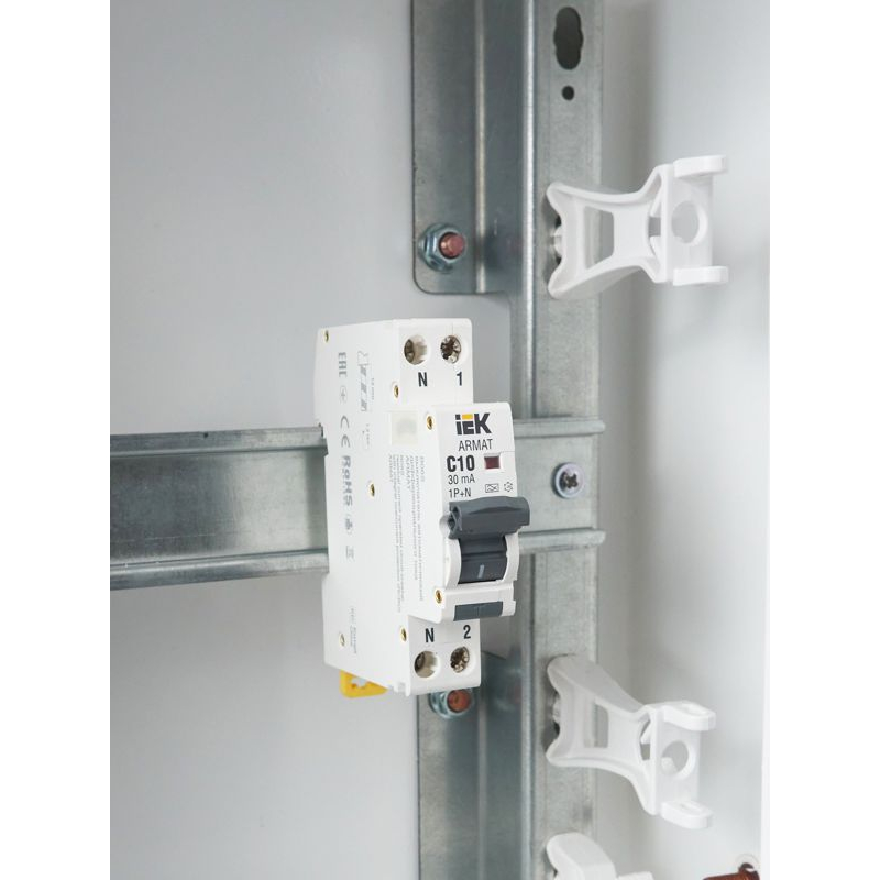 ARMAT Автоматический выключатель дифференциального тока B06S 1P+NP C10 30мА тип A (18мм) IEK