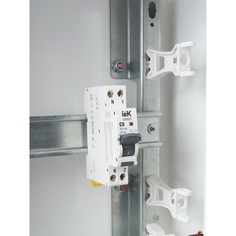 ARMAT Автоматический выключатель дифференциального тока B06S 1P+NP C6 30мА тип AC (18мм) IEK