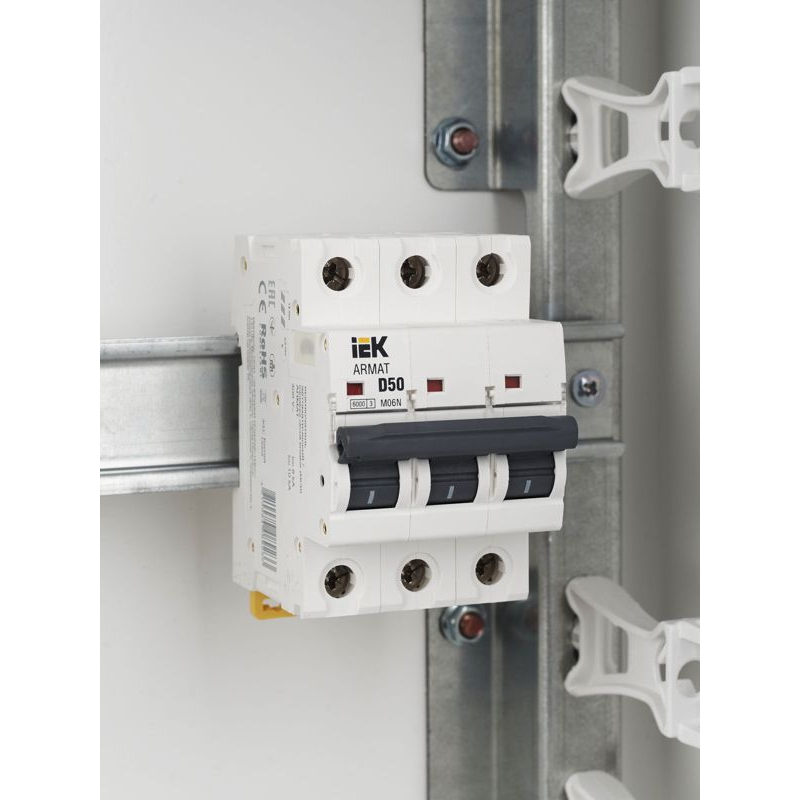 ARMAT Автоматический выключатель M06N 3P D 50А IEK